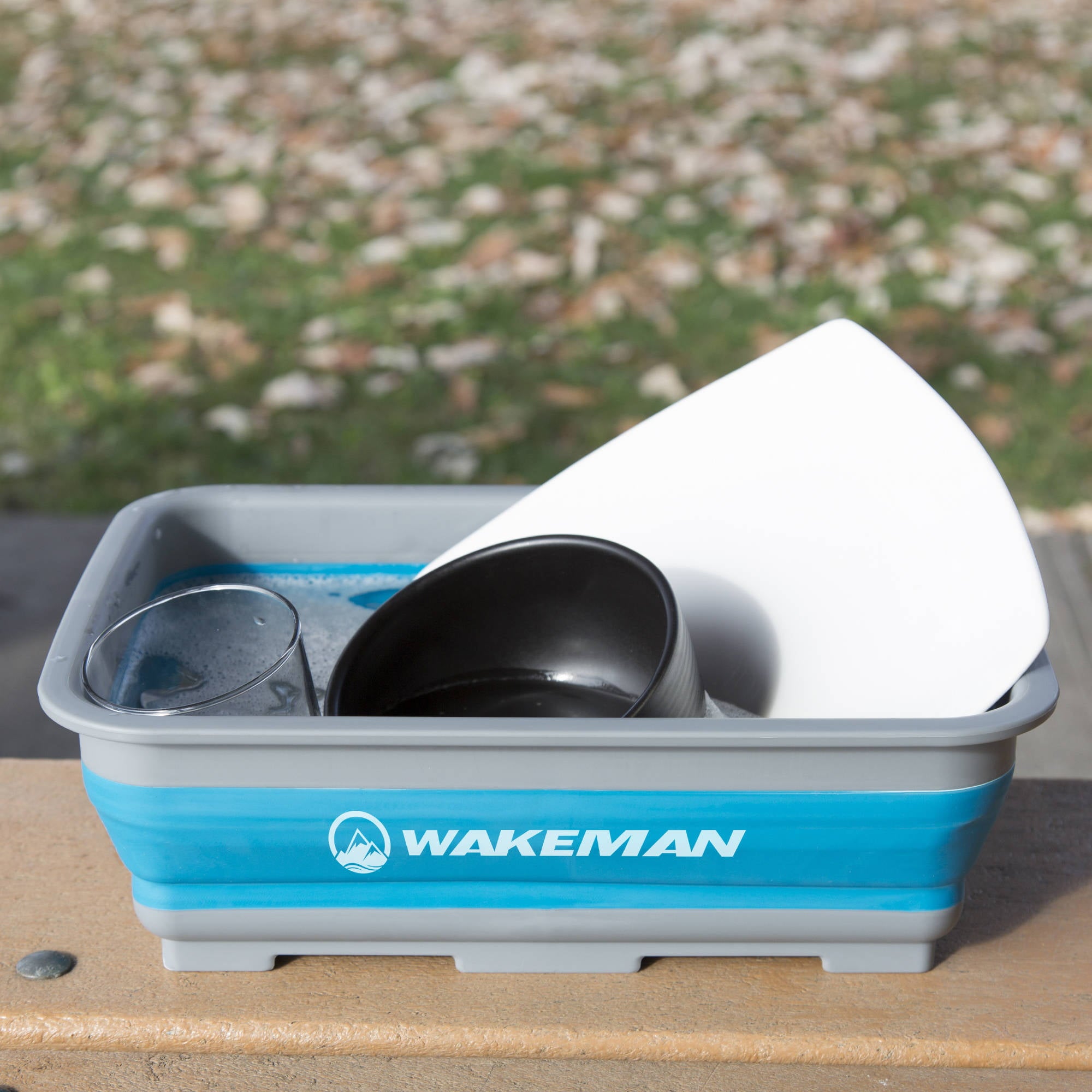 Collapsible Multiuse Wash Bin- Portable Wash Basin/Dish Tub/Ice Bucket with 10 L Capacity for Camping, Tailgating, More by Wakeman Outdoors (Blue)