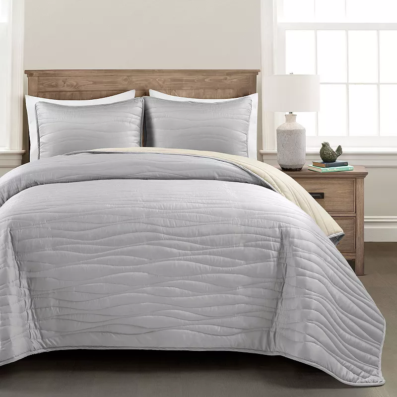 Lush Decor Farmhouse Soft Wave Silver-Infused Antimicrobial Reversible Quilt Set with Shams