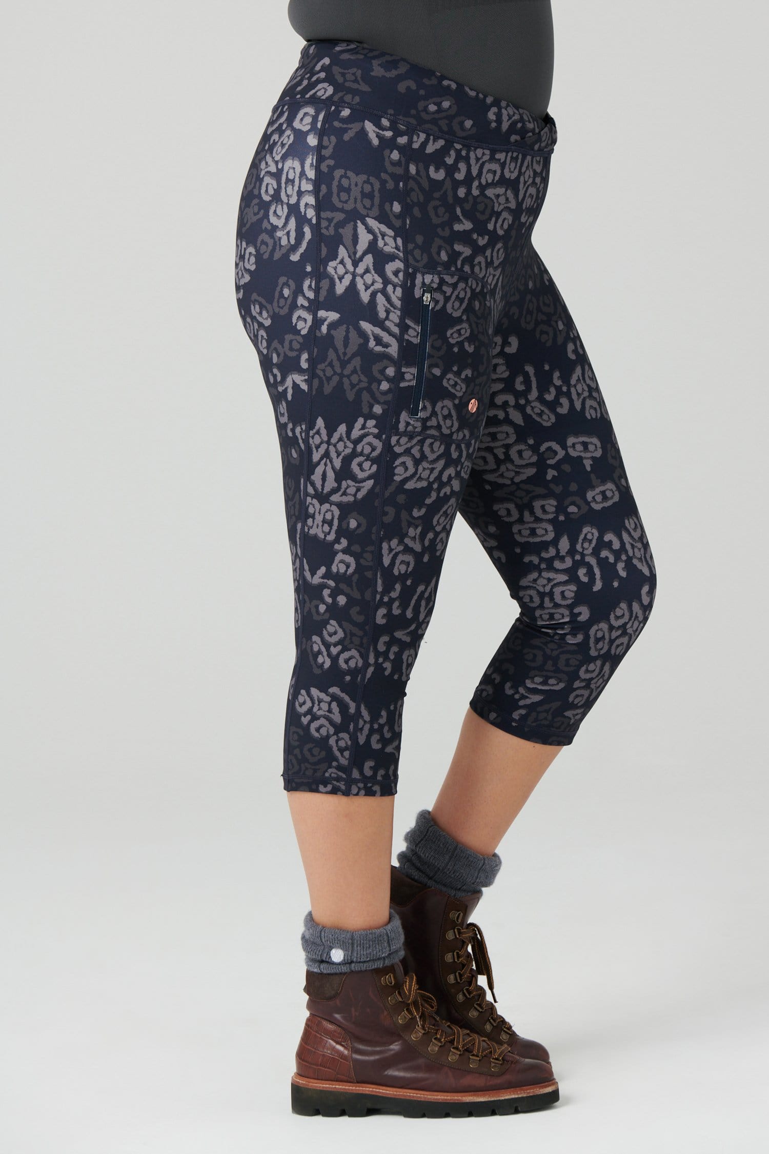 The Recycled Outdoor Capri Leggings - Navy Wild Print