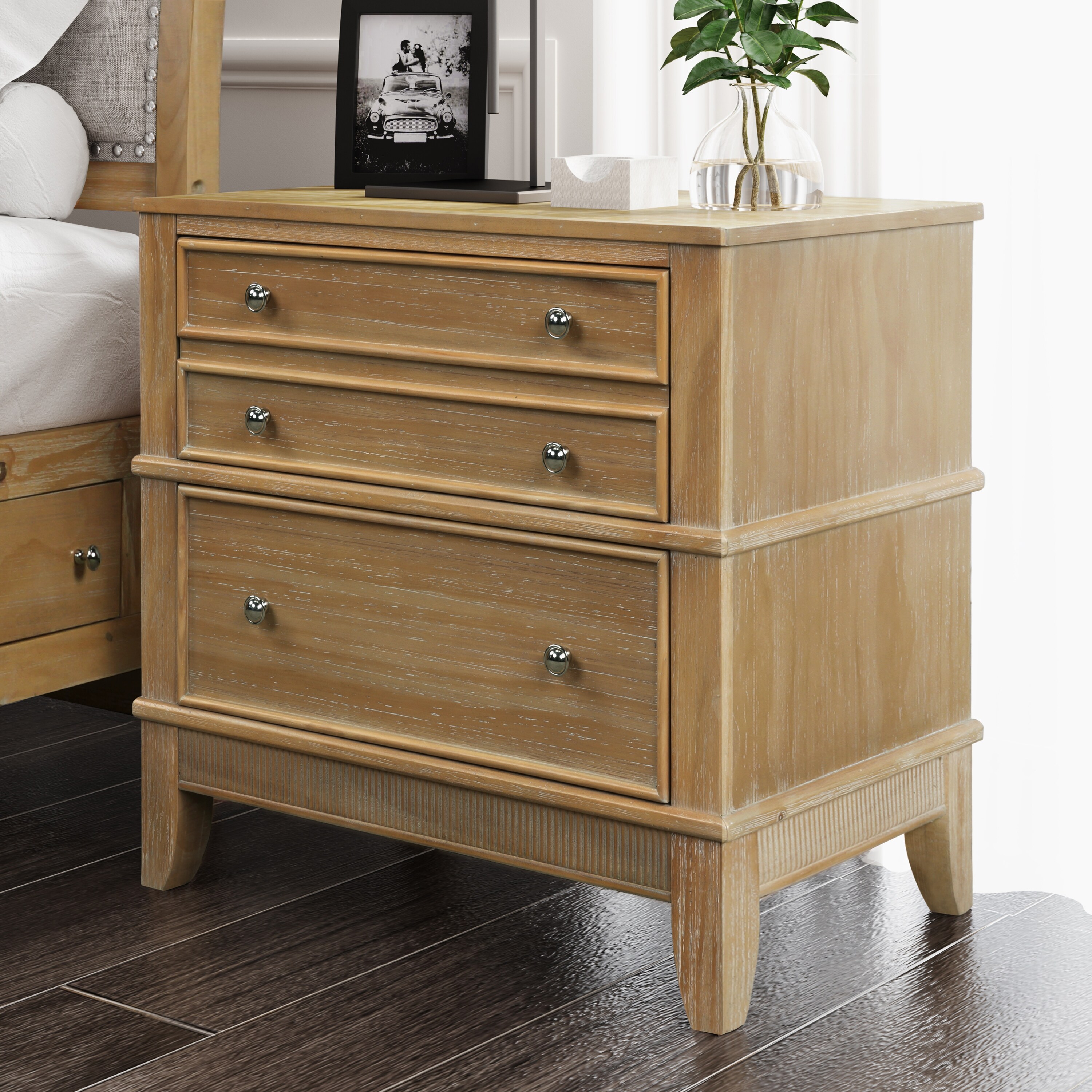 Wood 3-Drawer Classic Nightstand， Vintage Style Bedroom Storage Cabinet - - 37893709