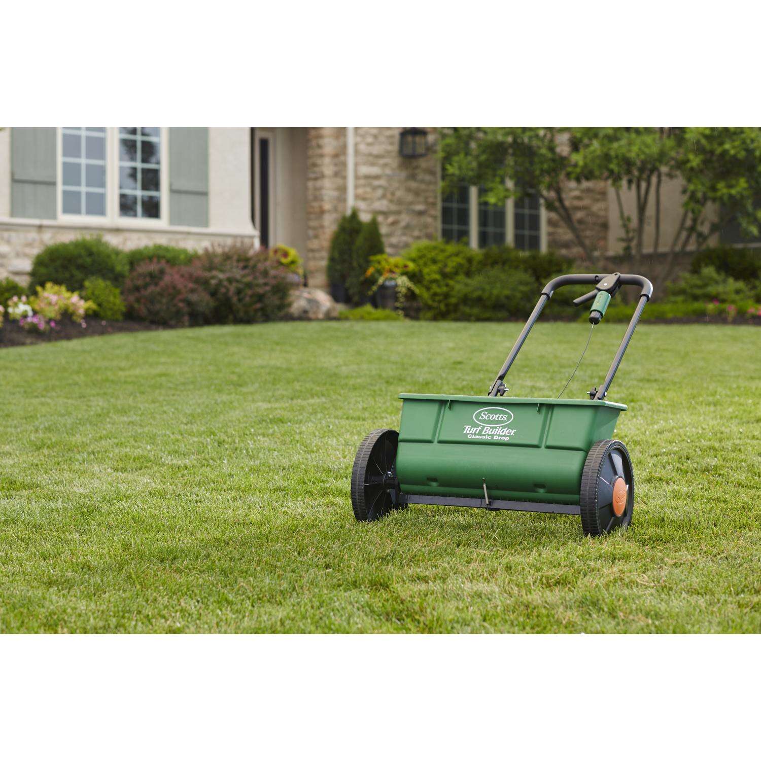 Scotts Turf Builder 22 in. W Drop Push Spreader For Fertilizer/Ice Melt/Seed 25 lb