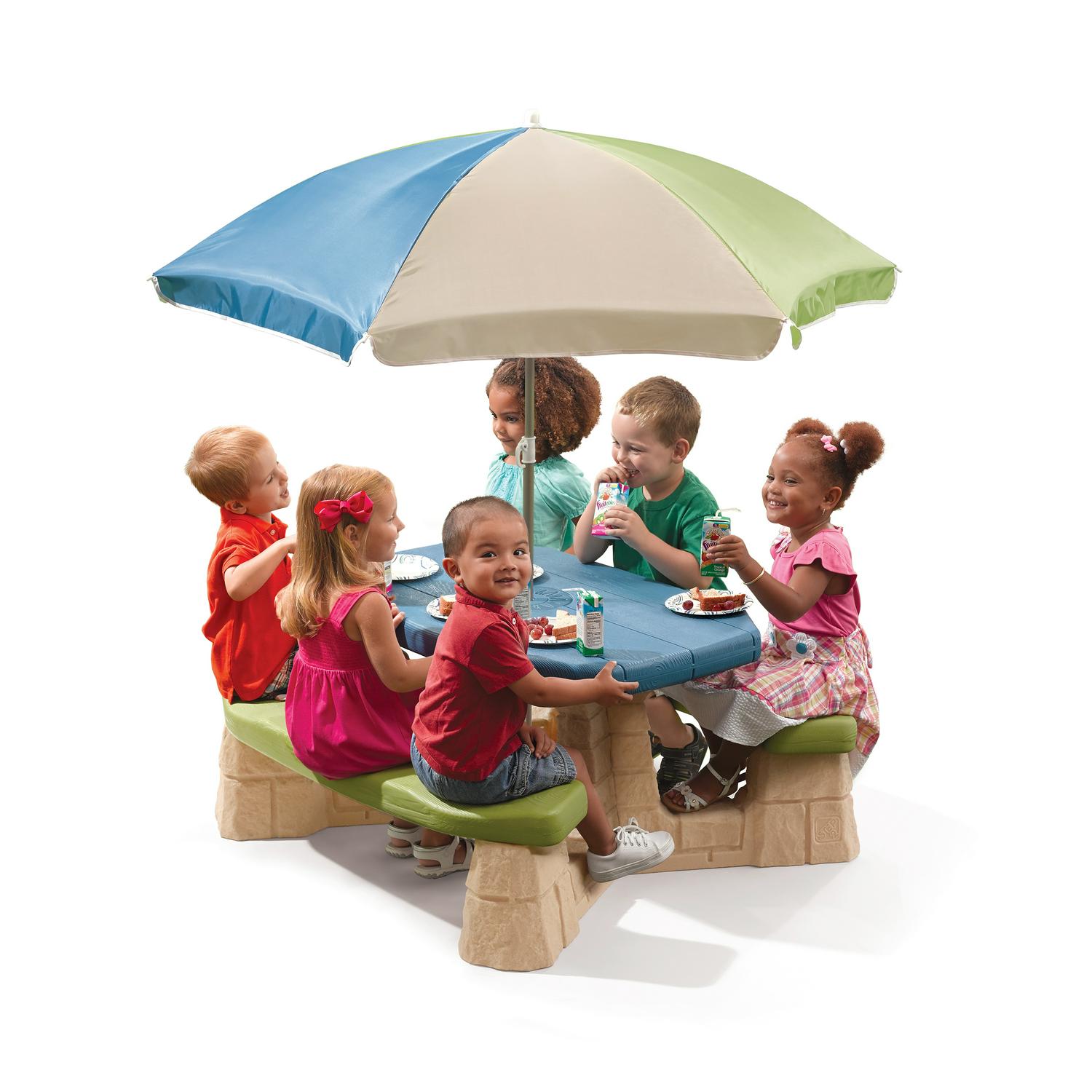 Step2 Naturally Playful Picnic Table with Removable Umbrella， Plastic