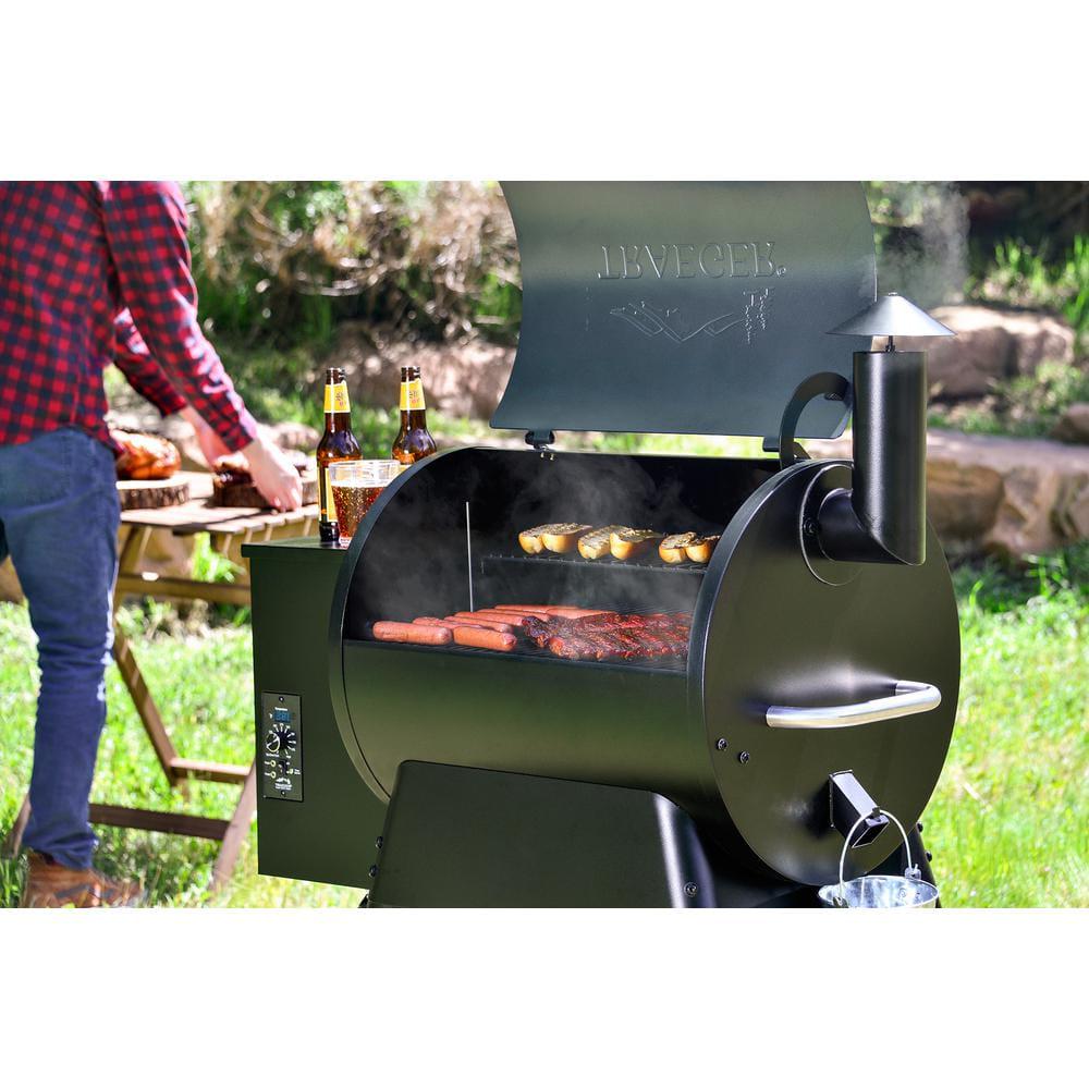 Traeger Pro Series 22 Pellet Grill in Bronze