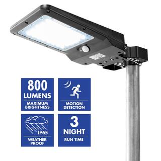 Wagan Tech 800 Lumens Solar Black Powered Motion Activated Outdoor Integrated LED Landscape Flood Light EL8588