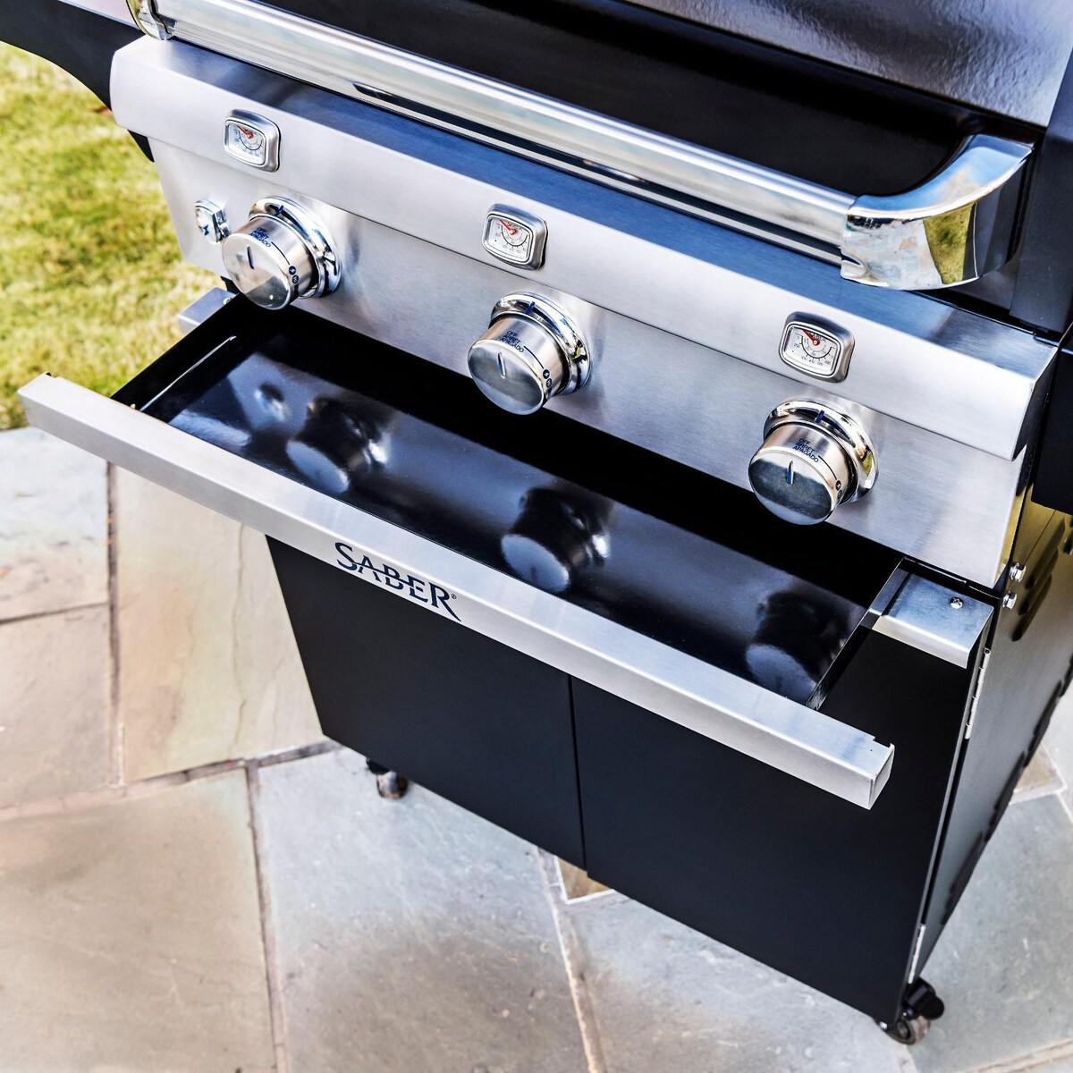 Saber Deluxe Black 500 32-Inch 3-Burner Infrared Propane Gas Grill