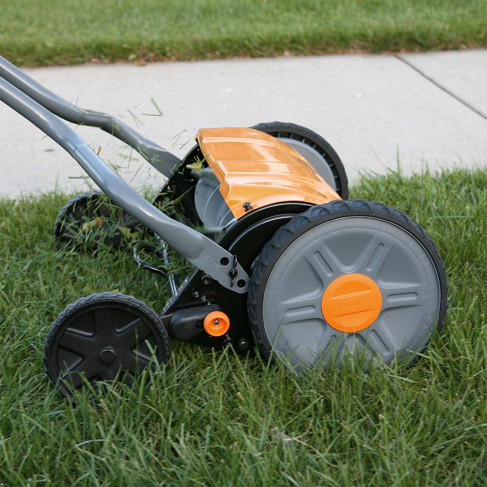 Fiskars 362080-1001 StaySharp 17 in. Manual Push Walk Behind Non-Electric Reel Mower