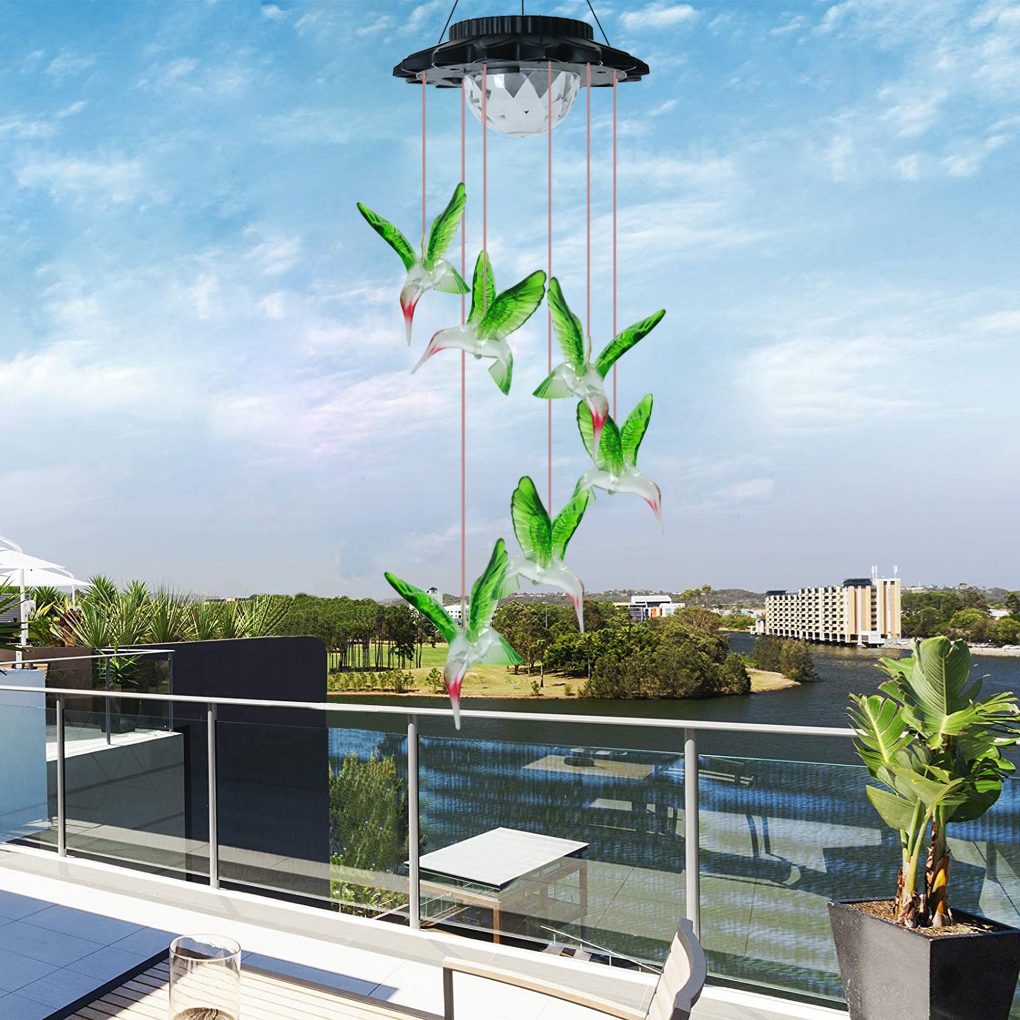 LED Wind Chime A Delightful Hummingbird-Themed LED Wind Chime， Solar-Powered and Waterproof (IP65)， Designed to Enhance the Aesthetic Appeal of Courtyards and Windows