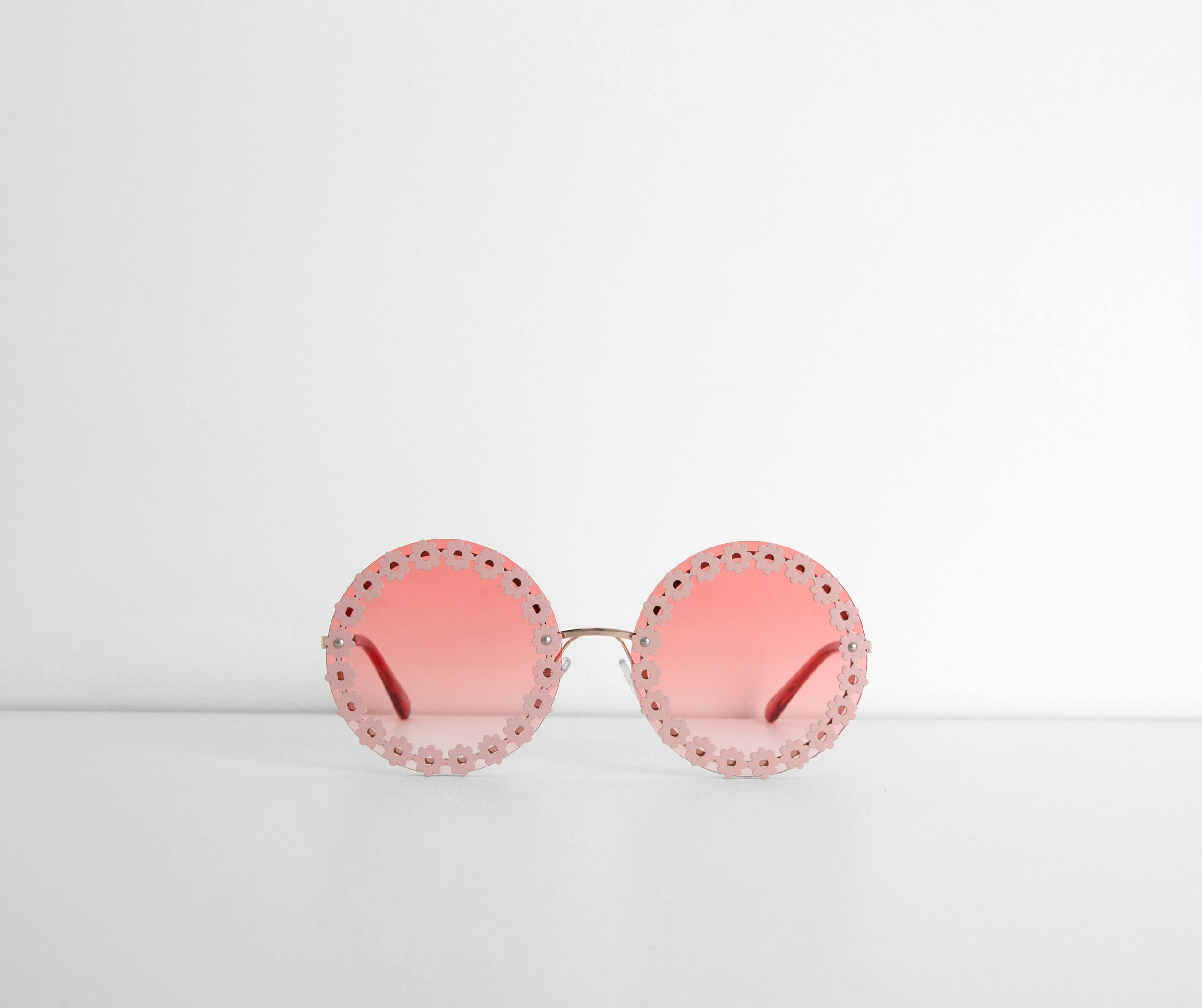 Flower Child Round Daisy Sunglasses