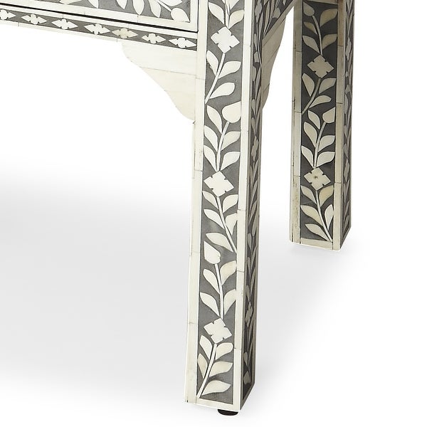 Handmade Butler Vivienne Gray Bone Inlay End Table (India)