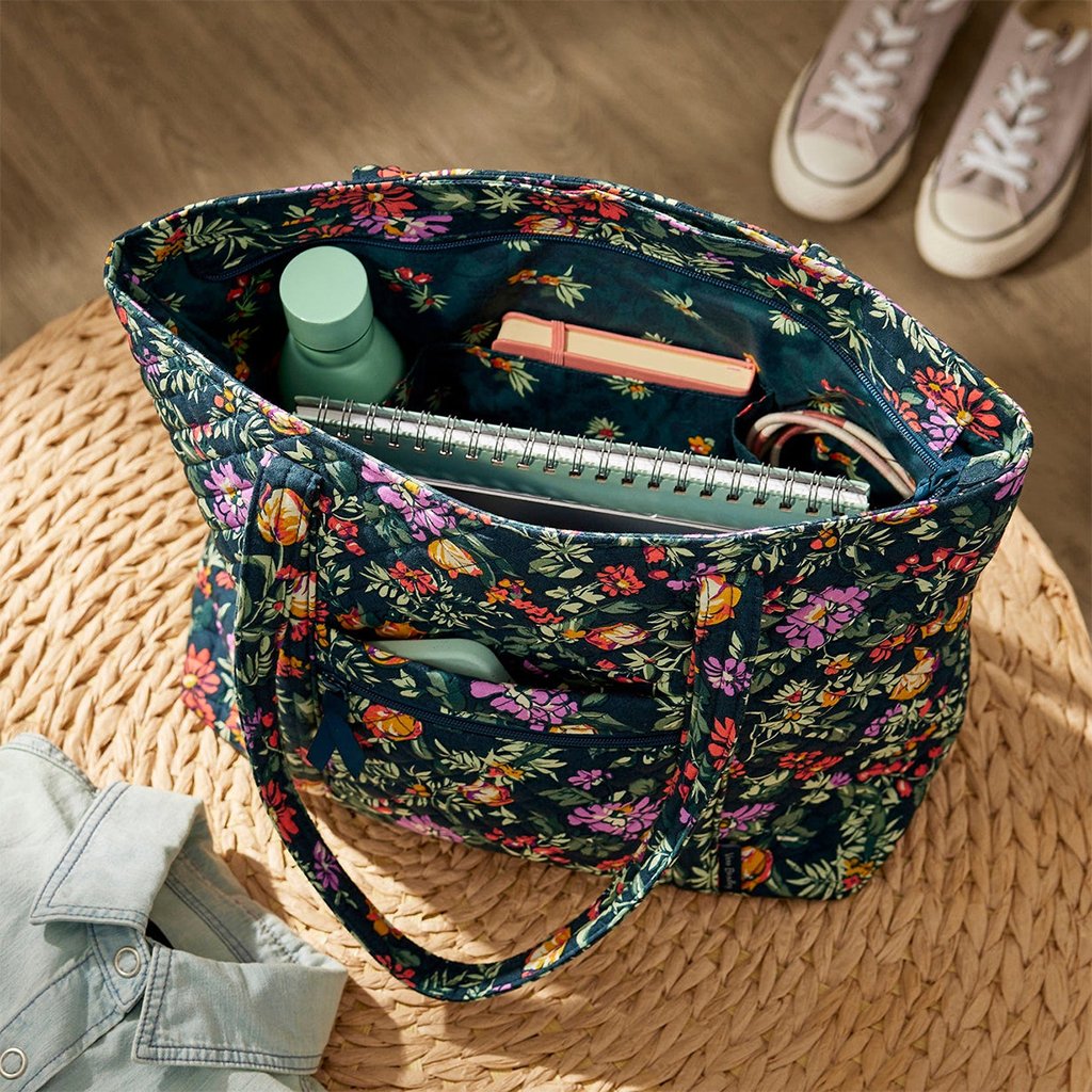 Vera Bradley  Vera Tote Bag in Fresh-Cut Floral Green