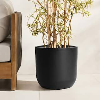 LuxenHome 17.1 in. W x 16.1 in. H Black Ceramic Individual Pot WHPL1976-B