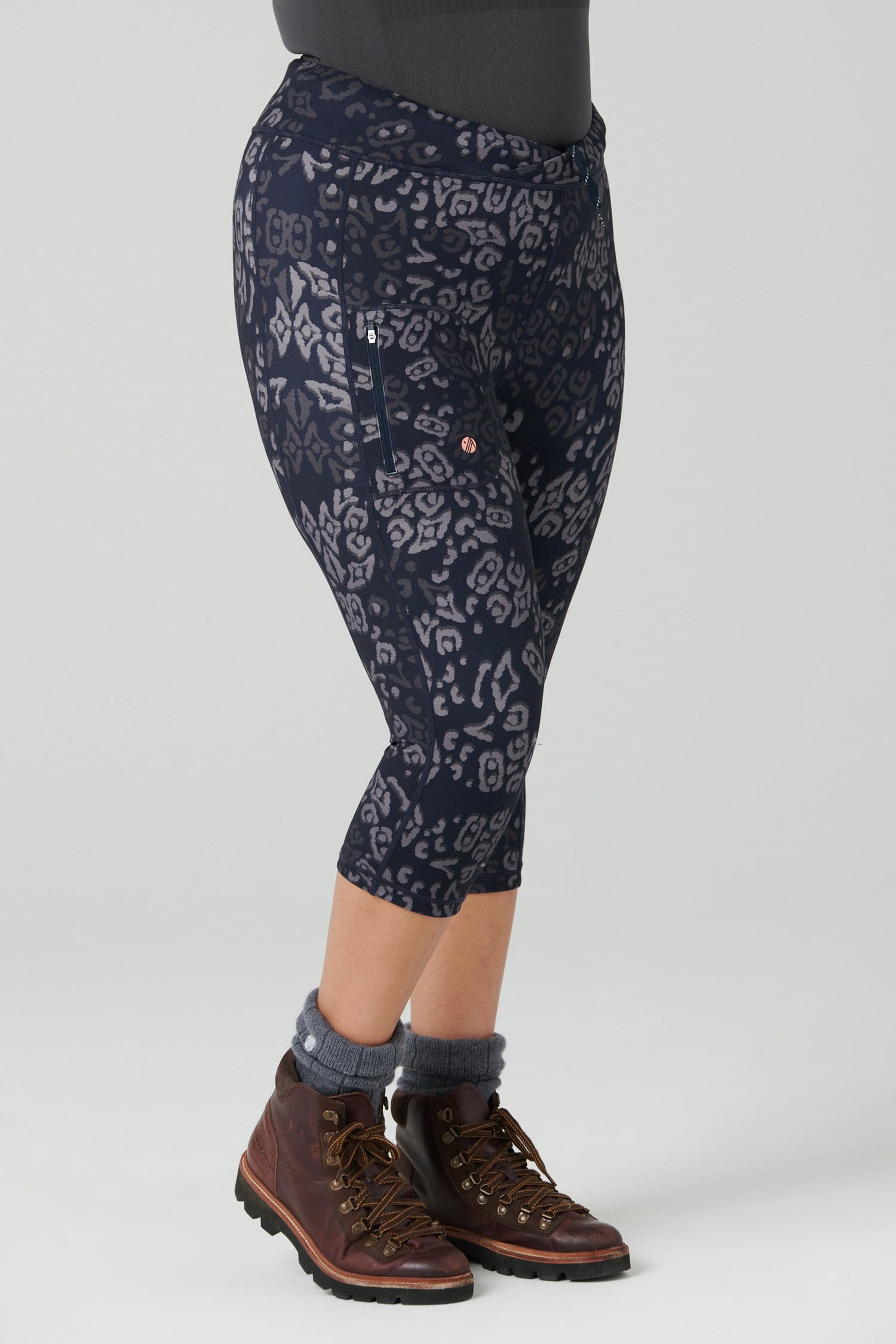 The Recycled Outdoor Capri Leggings - Navy Wild Print