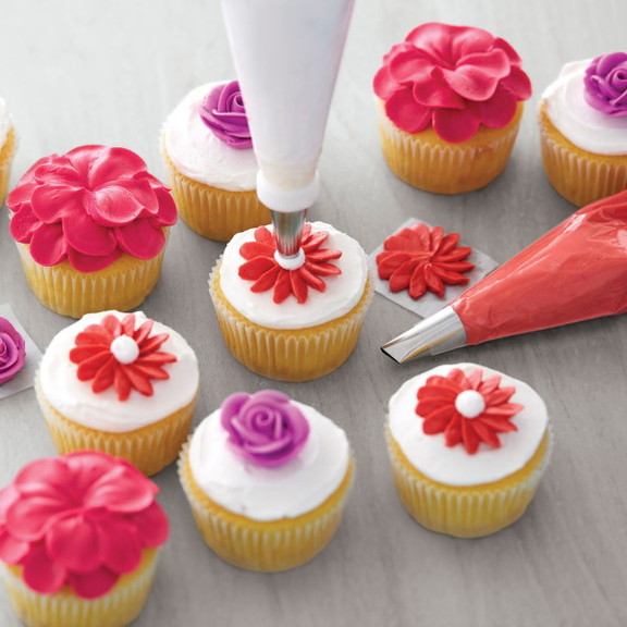 Wilton 2109 3127 Decorator Preferred Cake Decorati...