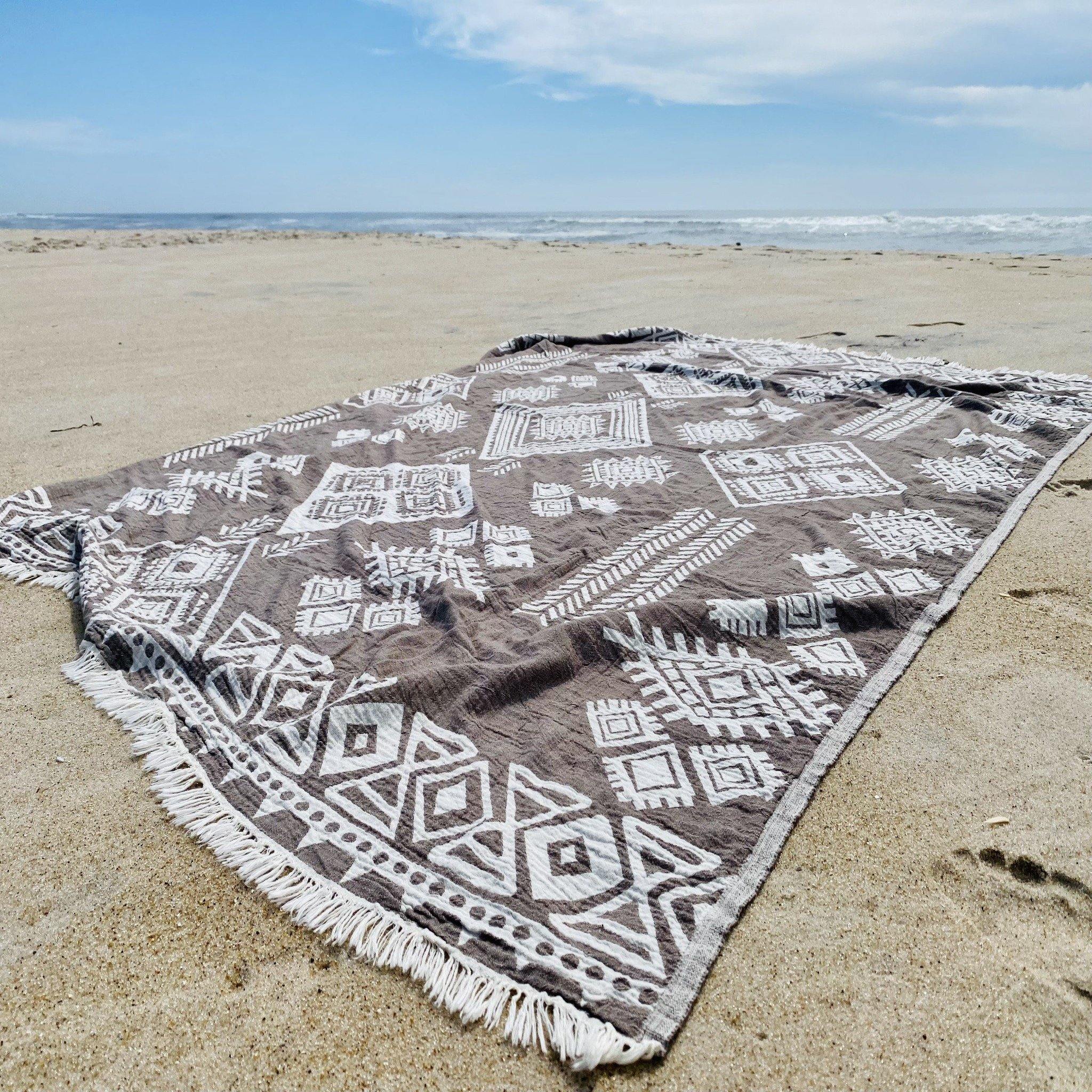 GREY AND WHITE AIYARA REVERSIBLE BEACH BLANKET