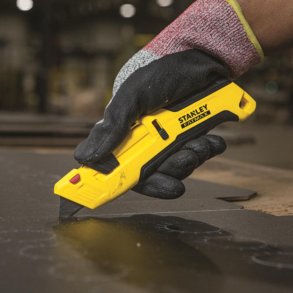 FATMAX Auto-Retract Tri-Slide Safety Knife