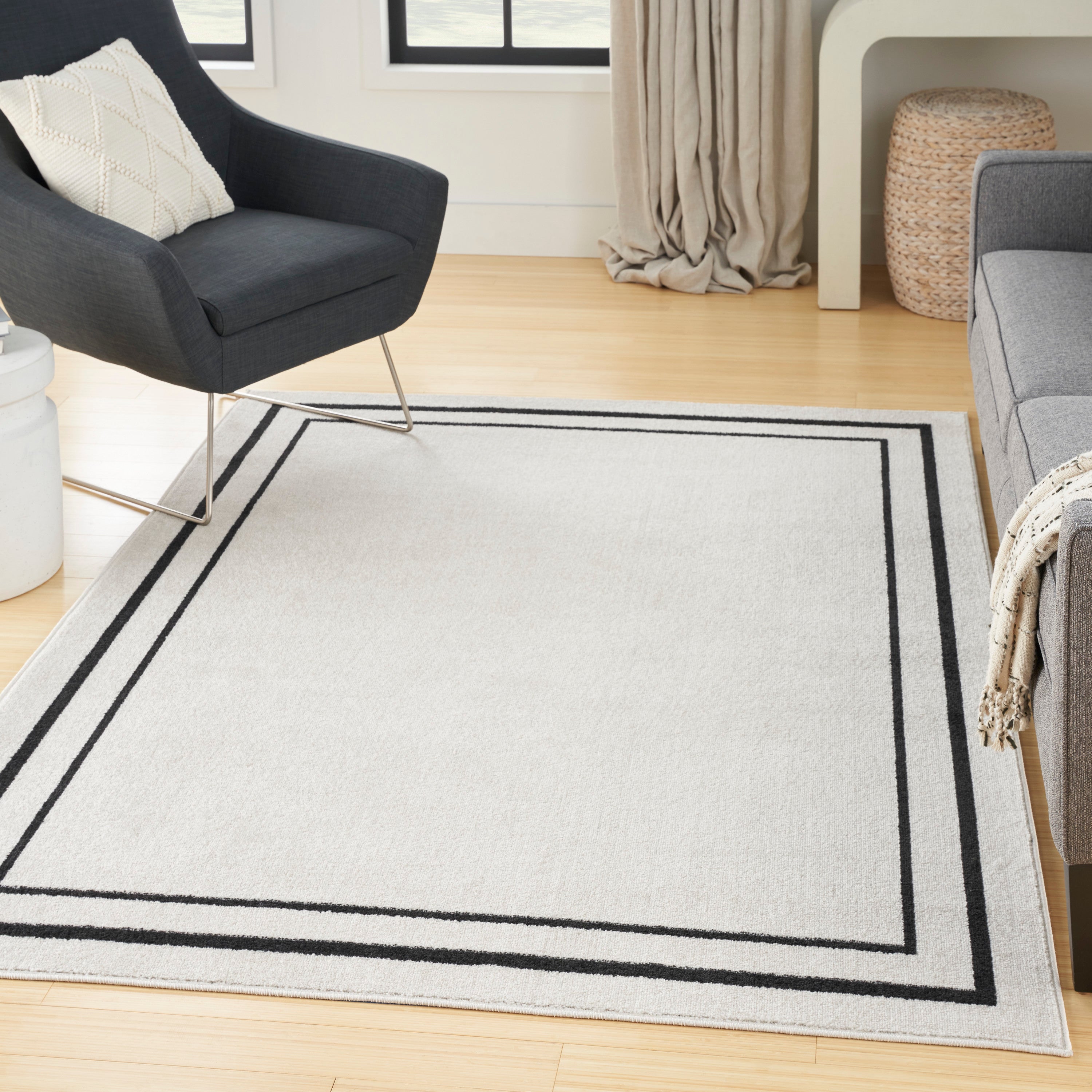 Nourison Essentials Ivory/Black Rug