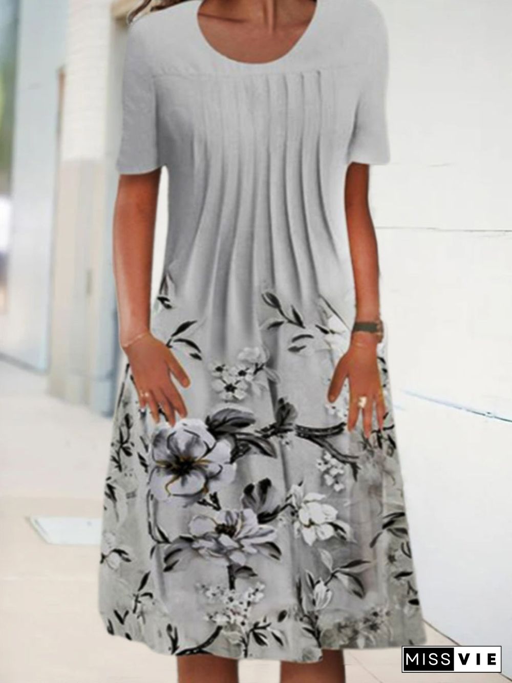 Women Short Sleeve Round Neck Floral Printed Gray Midi Dress with Pockets