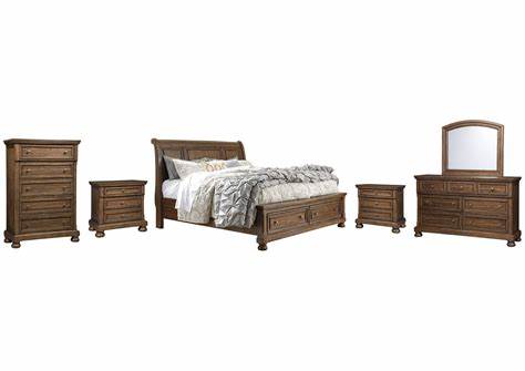 Flynnter King Bed with Dresser, Mirror and 2 Nightstands