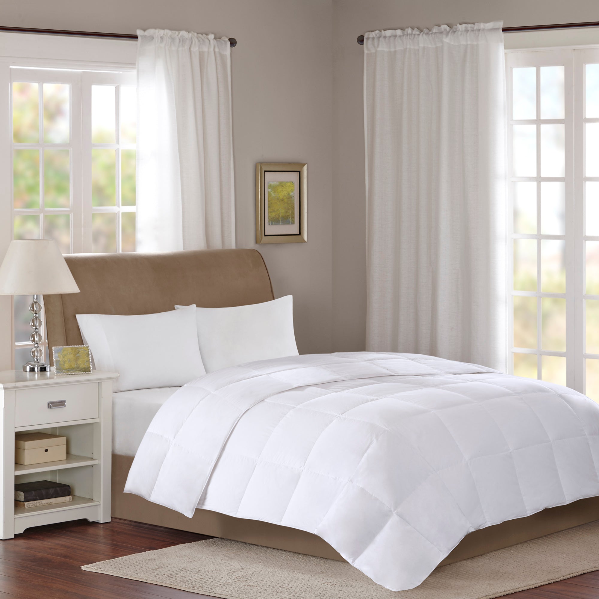 Comfort Classics 300 Thread Count 3M Scotchgard White Down Comforter， Level 1 - King