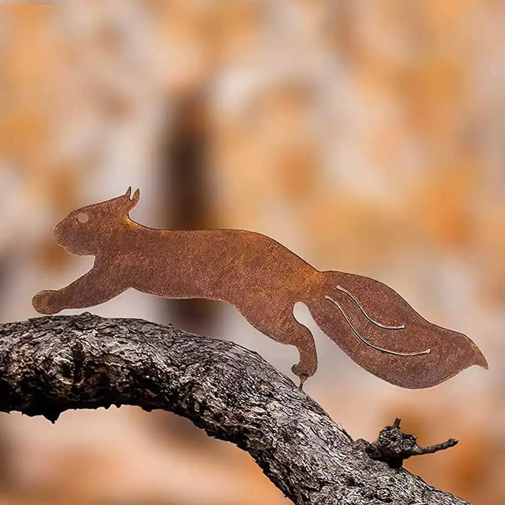 Cross border direct supply Rusty Metal Running Squirrel Iron art Running squirrel silhouette screw  Garden Ornaments