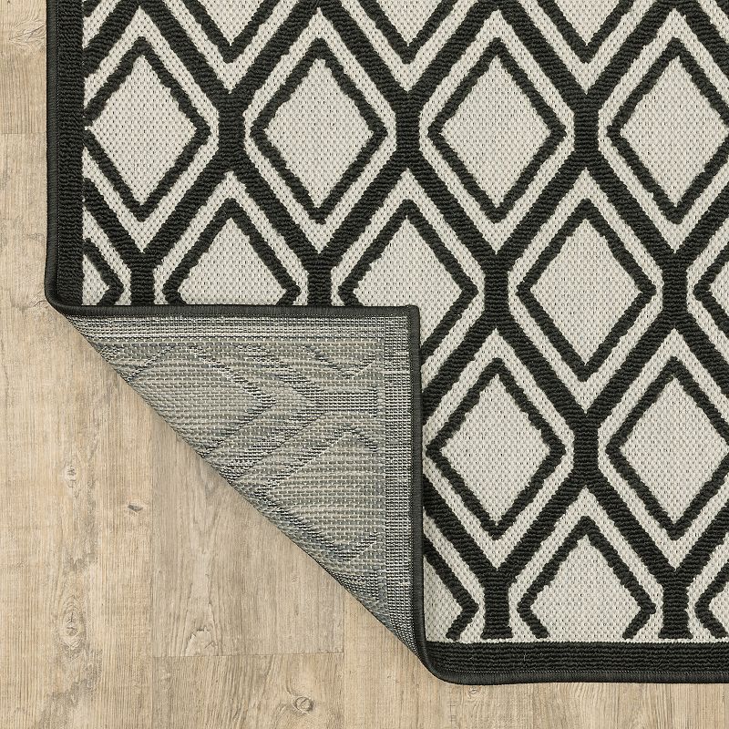 StyleHaven Trevor Distressed Medallion Indoor Outdoor Rug