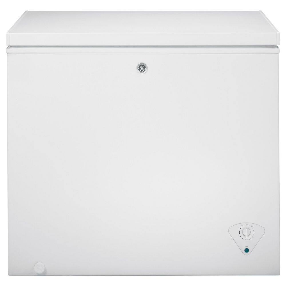 GE Garage Ready 7.0 cu. ft. Manual Defrost Chest Freezer in White FCM7STWW