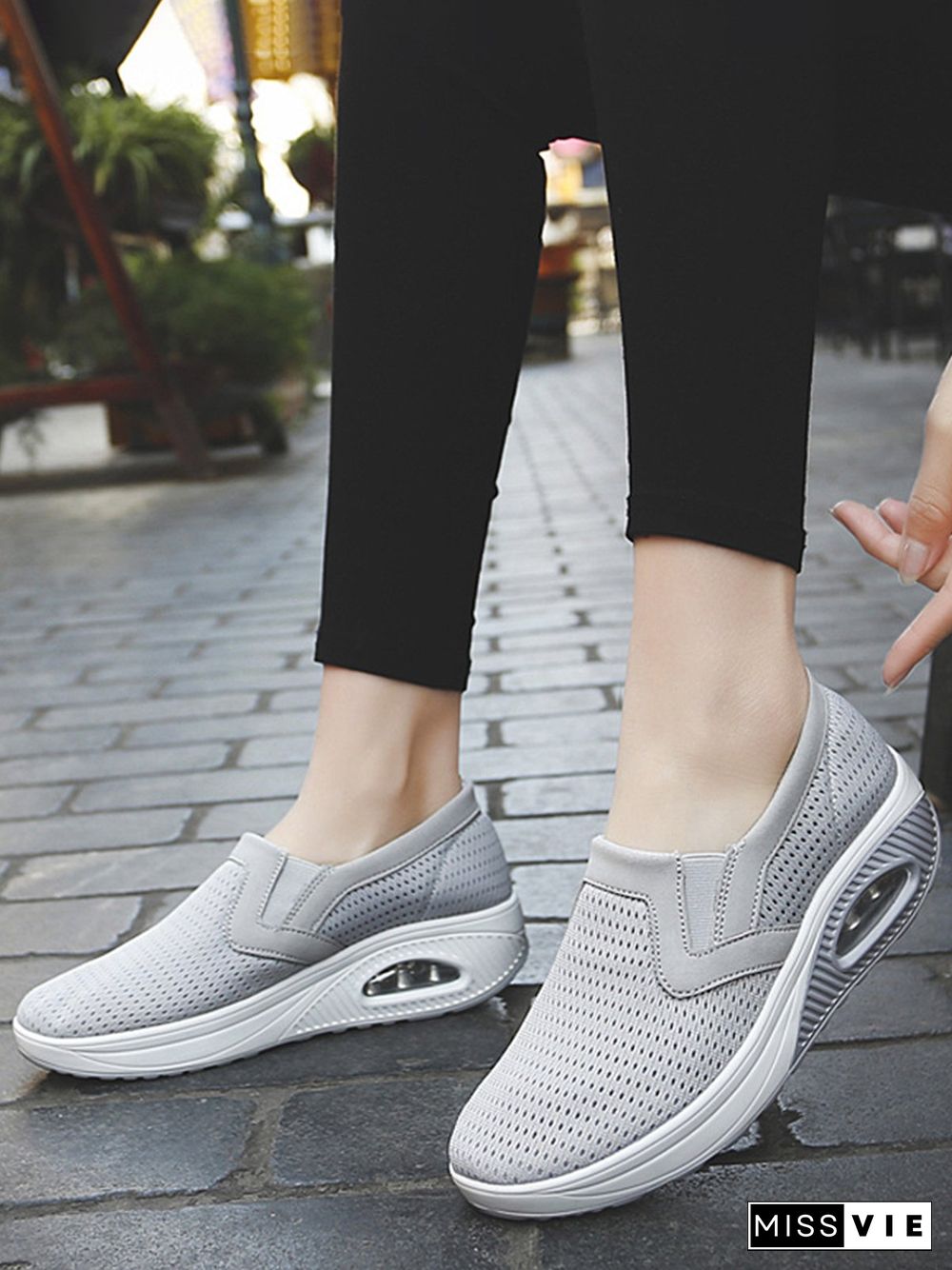 Round Toe Breathable Mesh Flat Heel Shakers Hollow Lightweight Casual Sneakers