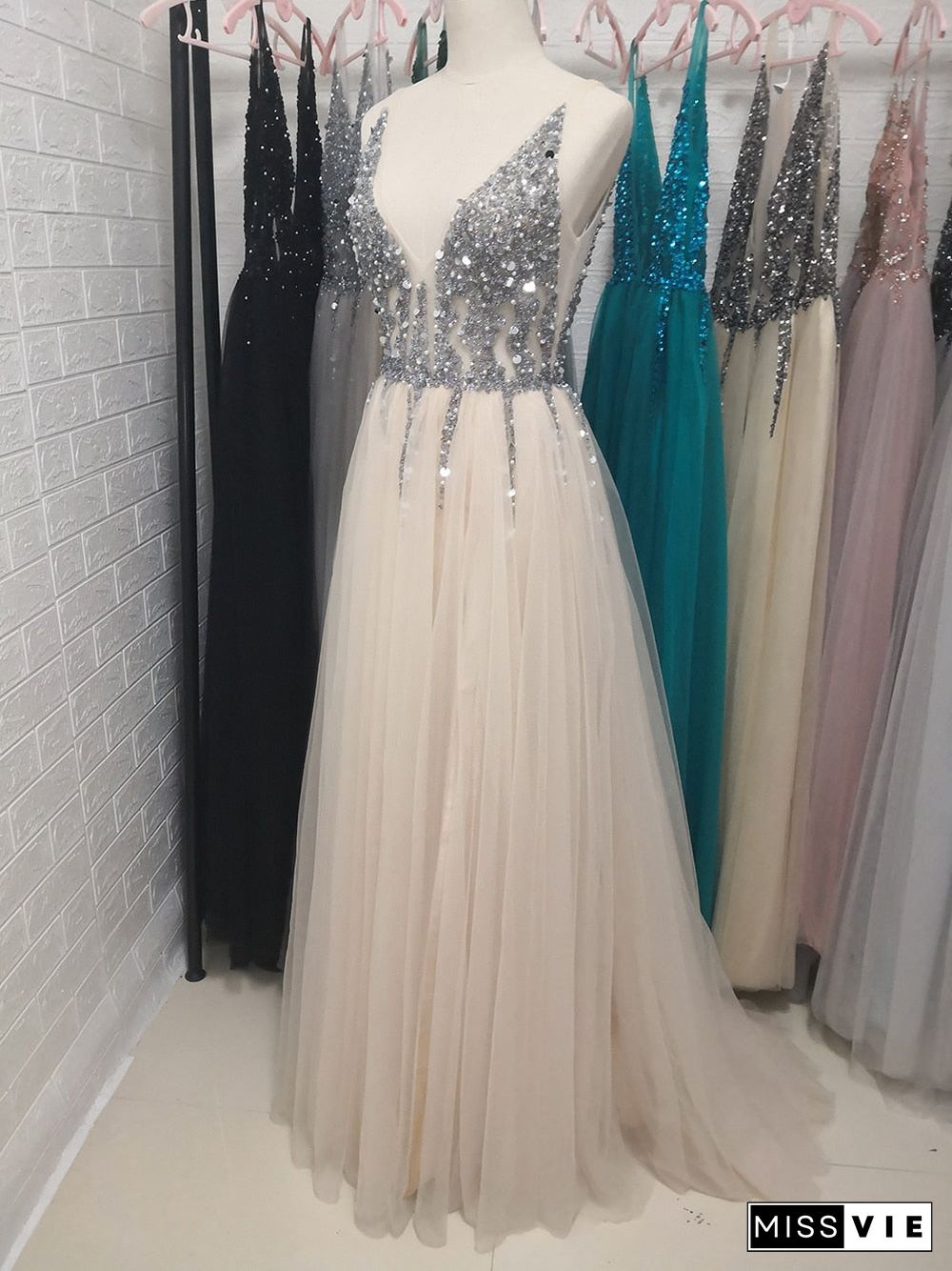 Beading Prom Dresses Long V Neck Light Gray High Split Tulle Sweep Train Sleeveless Evening Gown A-Line Backless Vestido De