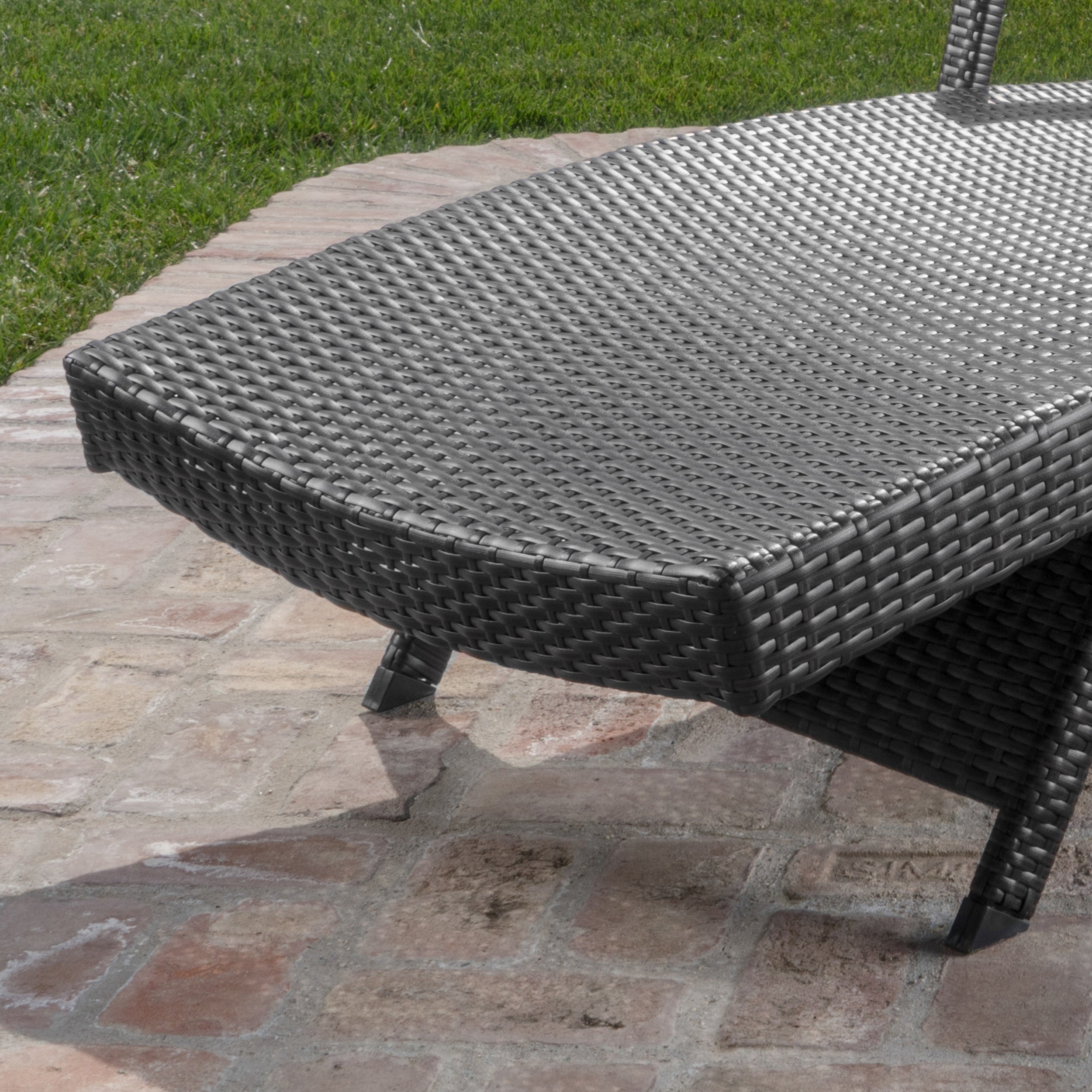 Solaris Outdoor Gray Wicker Armed Chaise Lounge with Wicker Accent Table