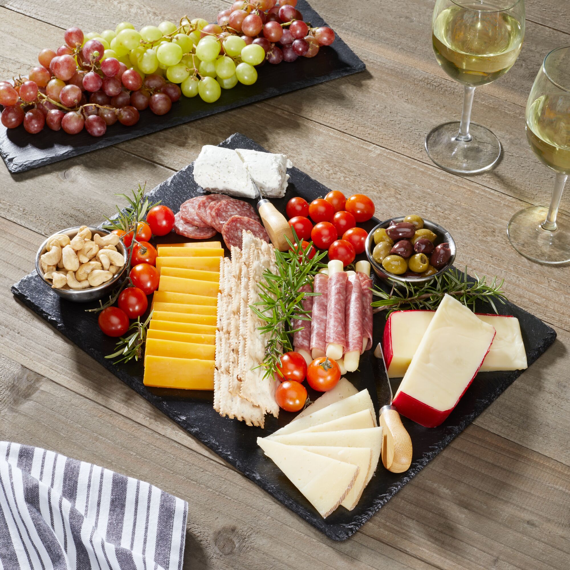 mDesign Slate Stone Gourmet Chalkboard Serving Platter， Cheese Board， Charcuterie Tray with Natural Edge and Chalk Pencils for Cheese， Meats， Appetizers， Dried Fruits， and Food - 4 Pack - Black