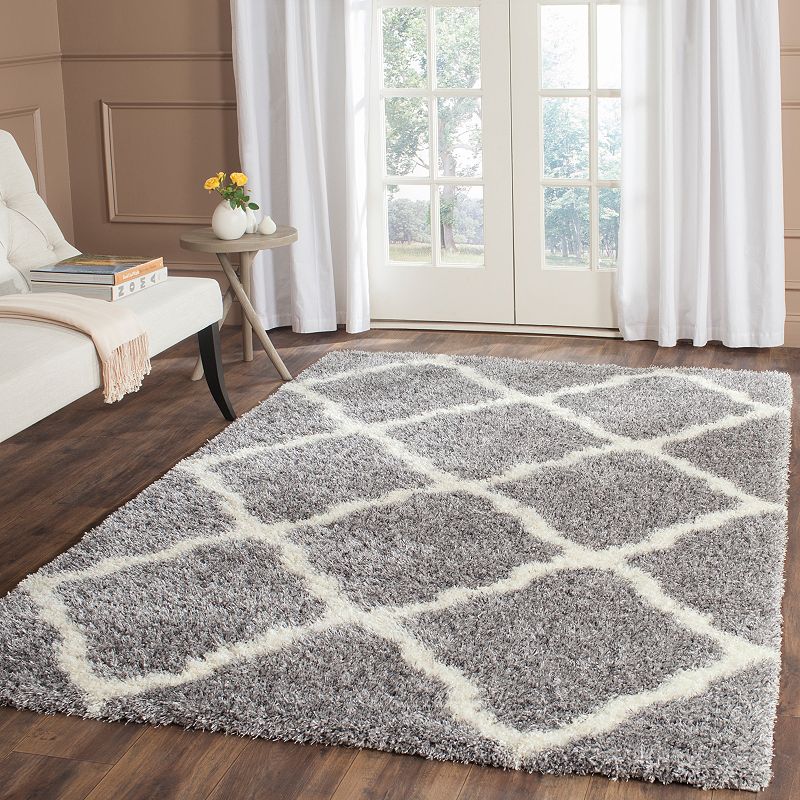 Safavieh Alberta Large Lattice Shag Rug