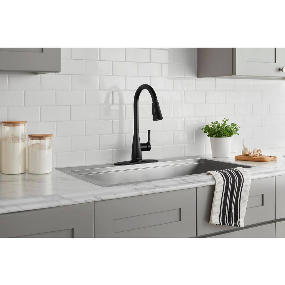 Glacier Bay Sadira Single-Handle Pull-Down Sprayer Kitchen Faucet in Matte Black HD67726W-1510H