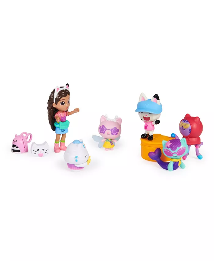 Gabbys Dollhouse Travel Themed Figure Set with A Gabby Doll  5 Cat Toy Figures  Surprise Toys Dollhouse Accessories