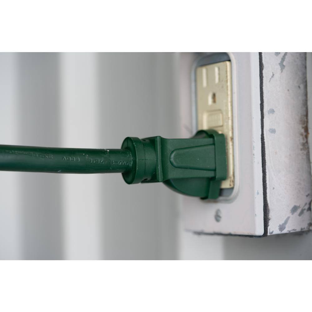 Woods 25 ft. 143 Multi-Outlet (3) Garden Outdoor Medium-Duty Extension Cord Green 3030