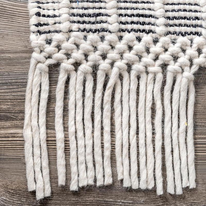 nuLOOM Hadassah Hand Woven Contemporary Tassels Area Rug