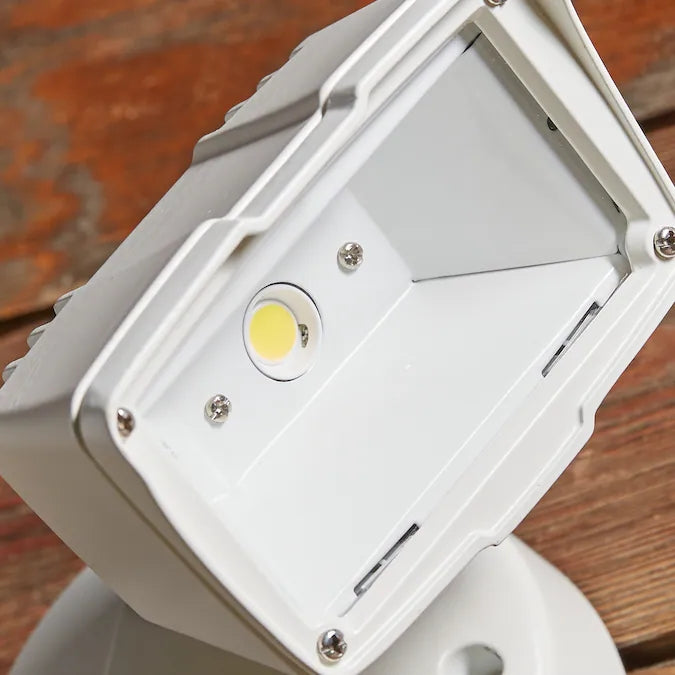 SUPERHUNTER LED Dusk to Dawn Floodlight