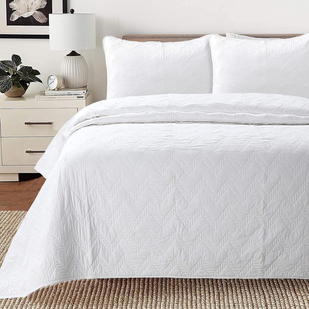 Silver Orchid Dunne Chevron White Quilted Cotton Quilt Bedding Set