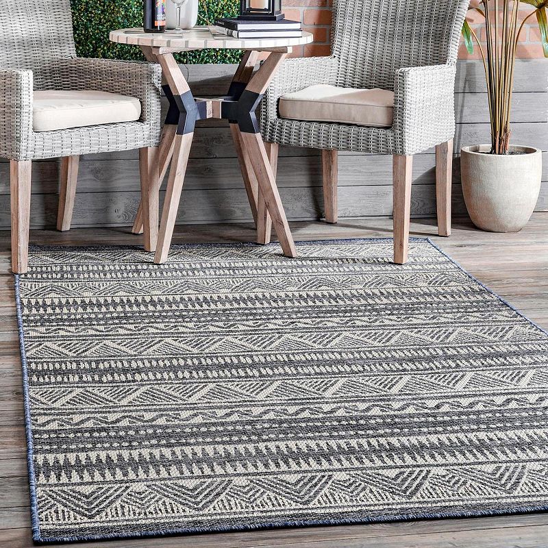 nuLOOM Maia Striped Tribal Indoor/Outdoor Area Rug