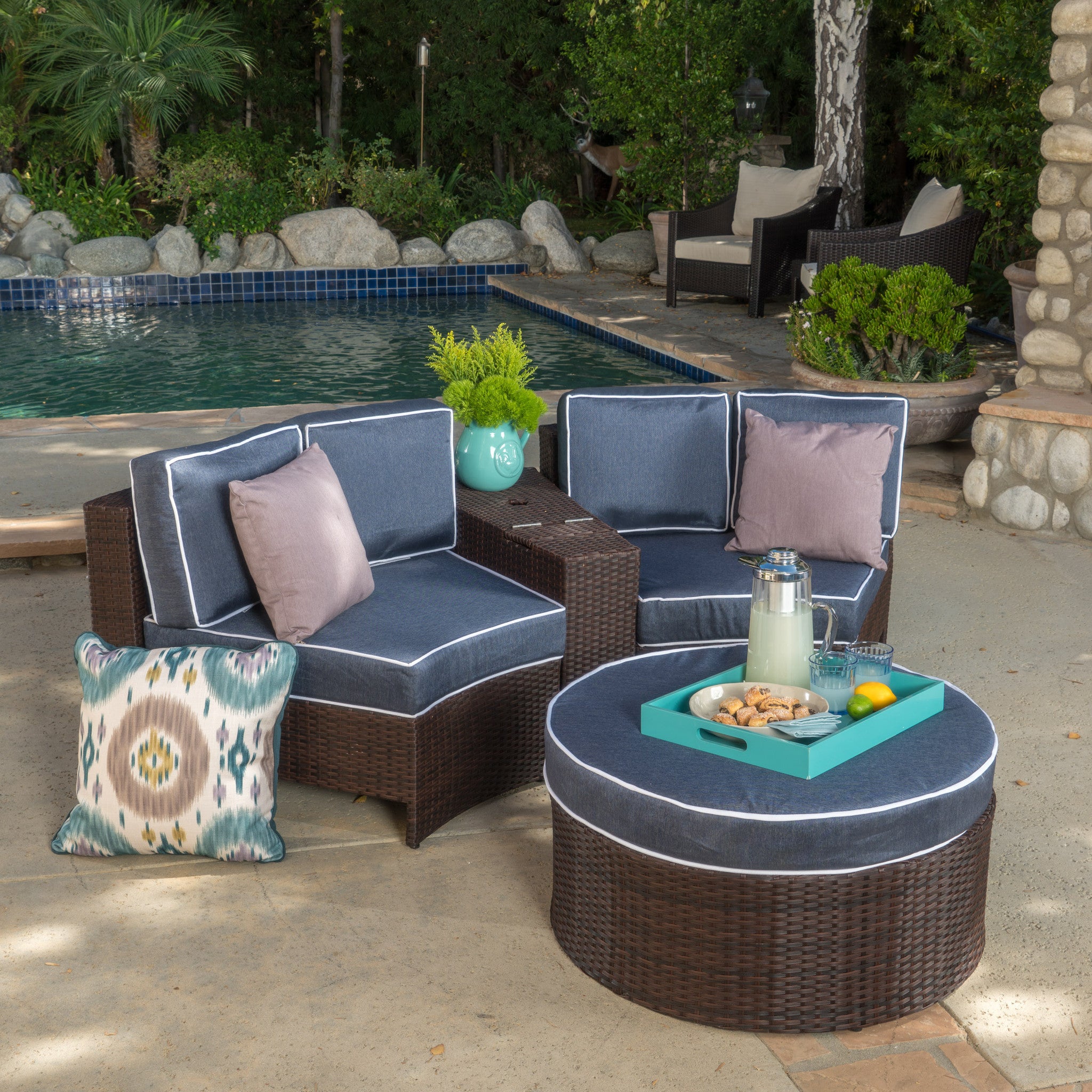 Riviera 4pc Outdoor Chat Set w/ Storage Trunk