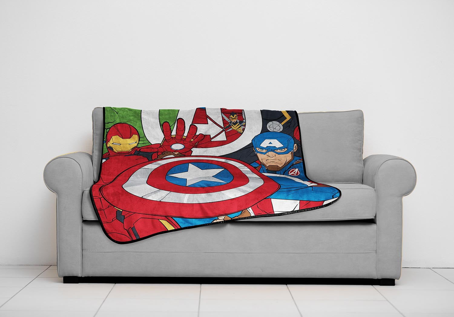 Avengers Members Only Captain America Kids Throw， 46 x 60， Microfiber， Red， Marvel