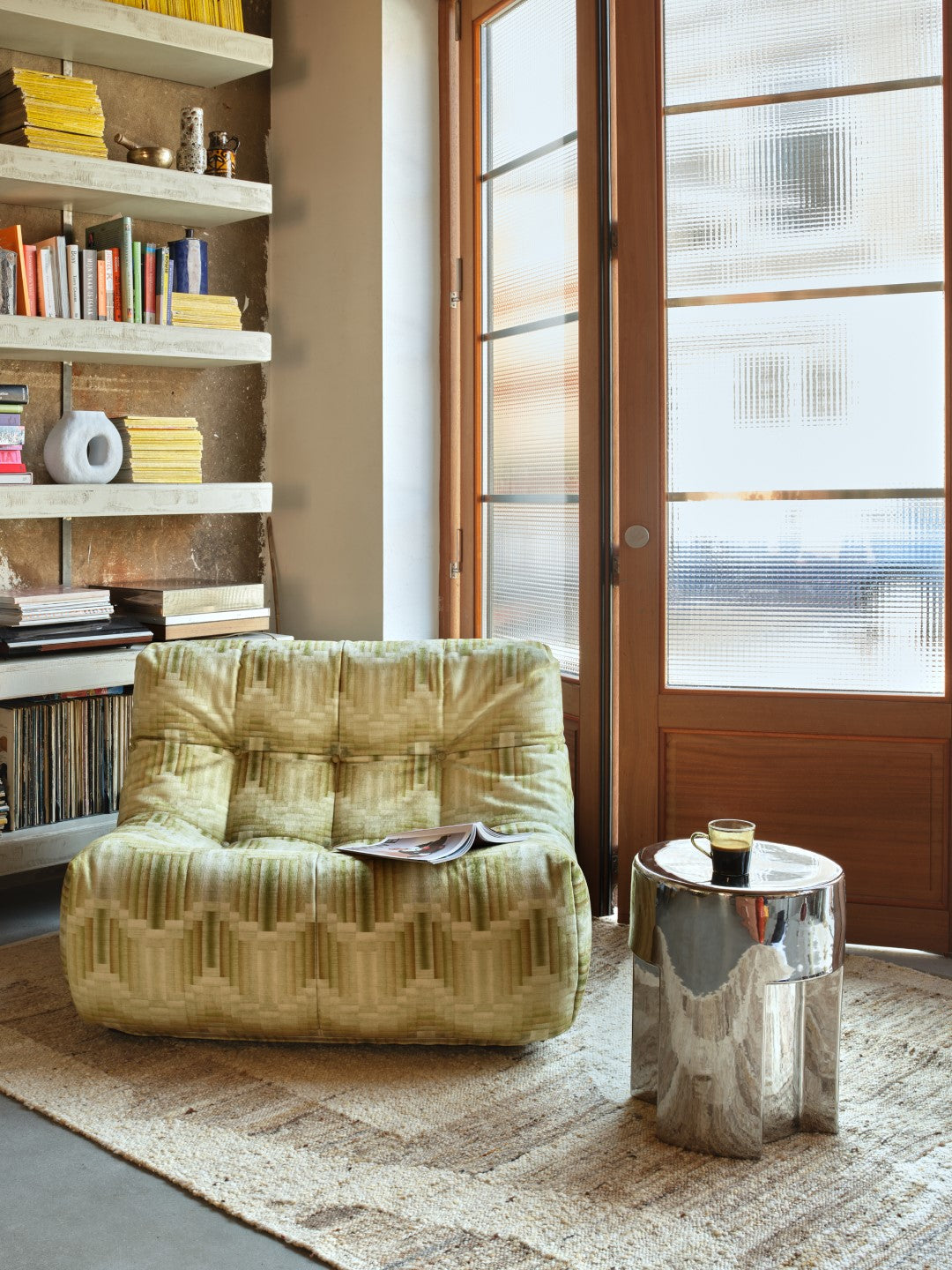 Stoneware side table chrome