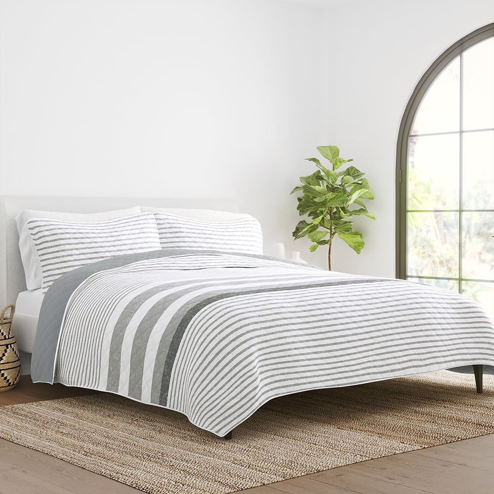 Noble Linens Light Grey 3 Piece Summer Stripes Reversible Microfiber Quilt Set， Queen / Full