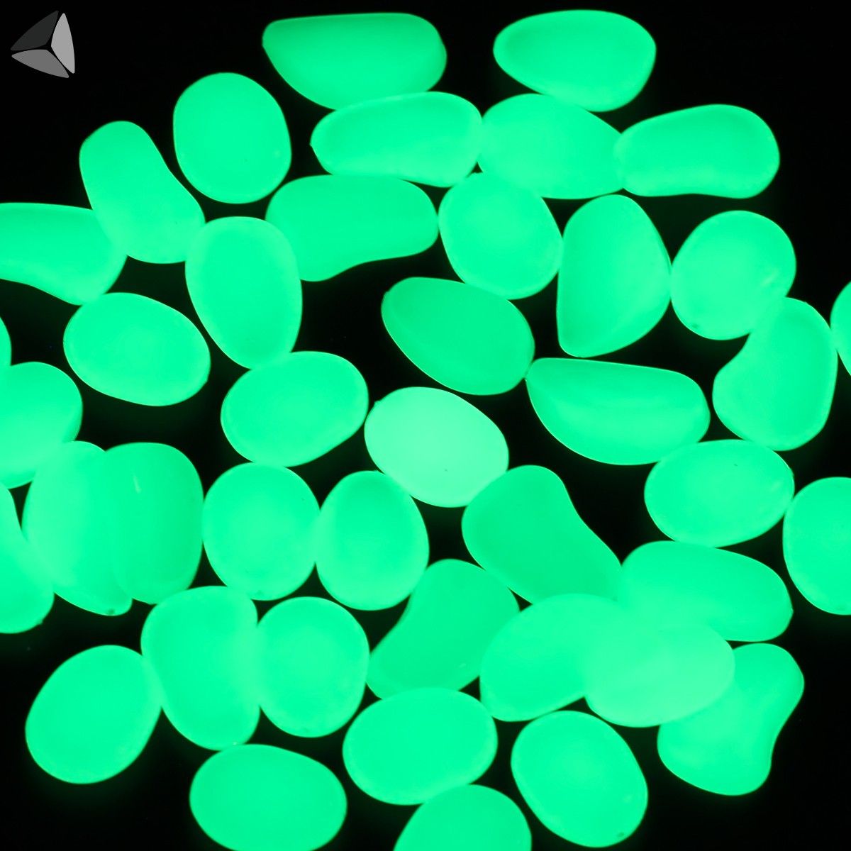 Sixtyshades 100 PCS Luminous Pebbles Stones, Glow in The Dark Pebbles Stones DIY Decorative for Yards Lawns Walkways Garden Driveway Plants and Aquarium (Green)