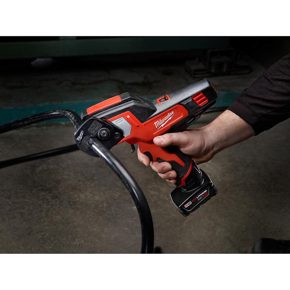 Milwaukee M12 600 MCM Cable Cutter Kit 2472-21XC from Milwaukee