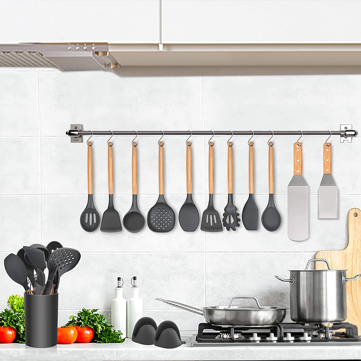 30 pieces of kitchen cooking utensils and brackets