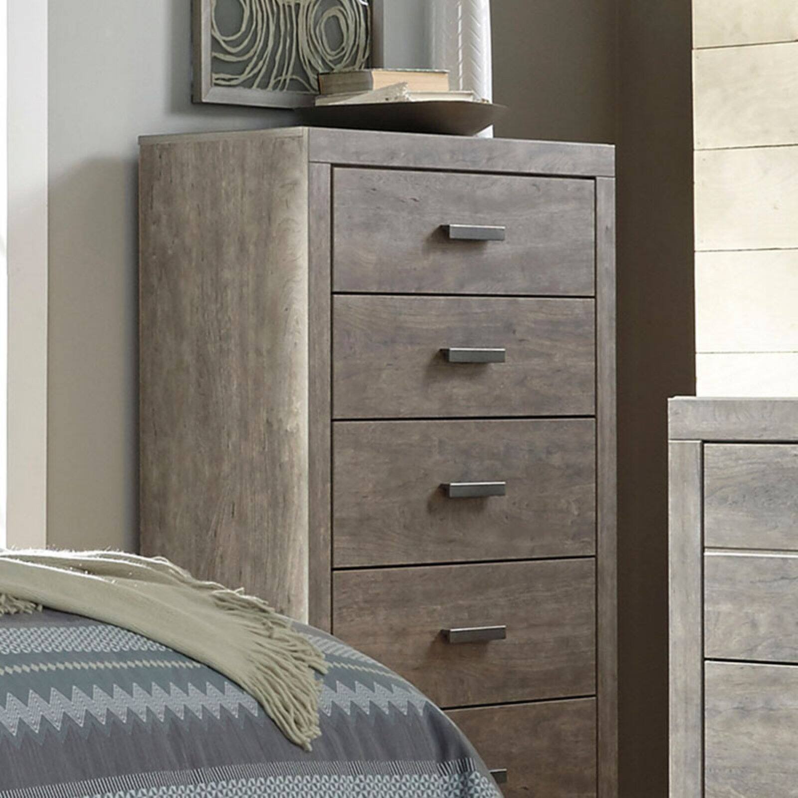 Signature Design by Ashley Culverbach 5 Drawer Chest