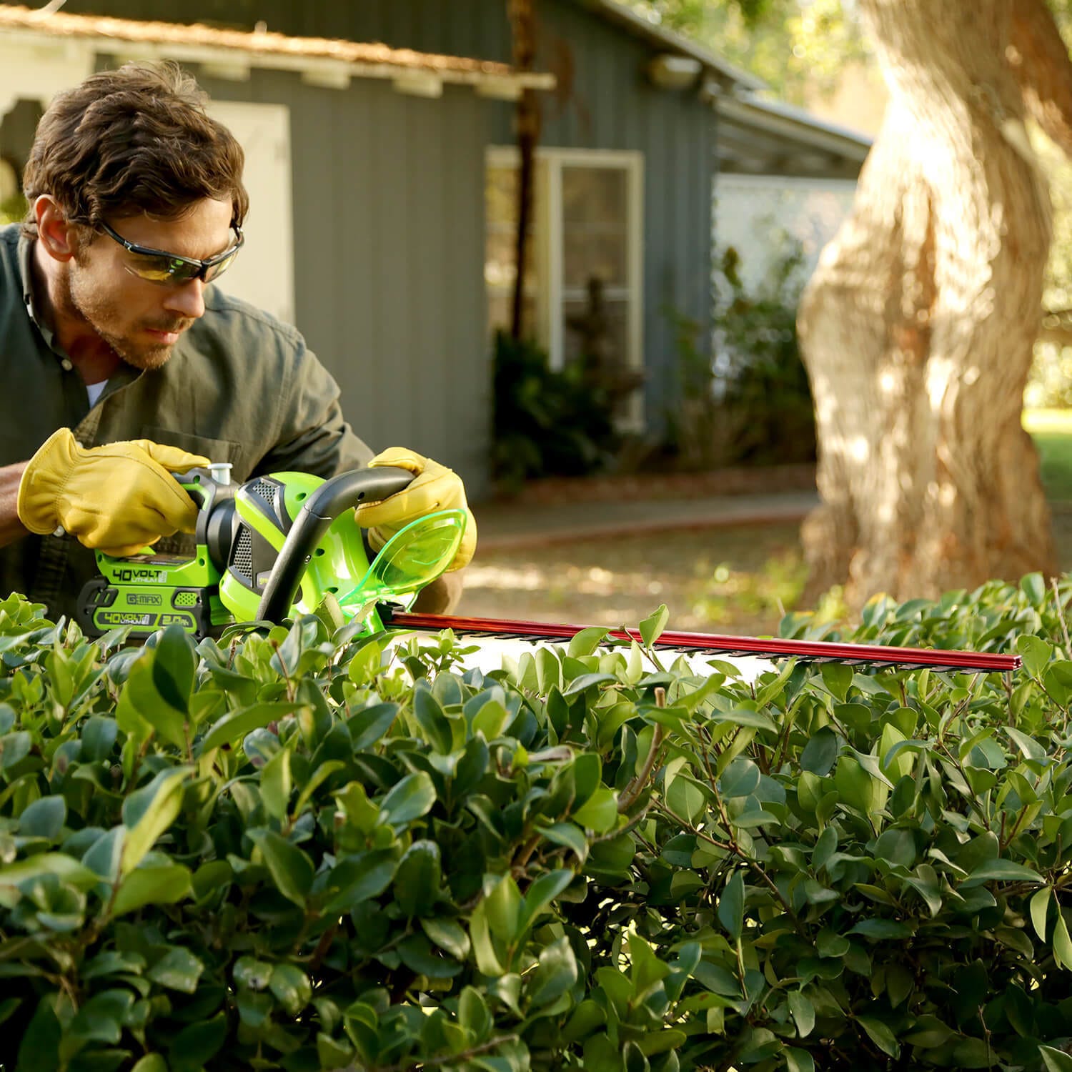 Greenworks 40V 24 in. Cordless Hedge Trimmer with 2Ah Battery and Charger