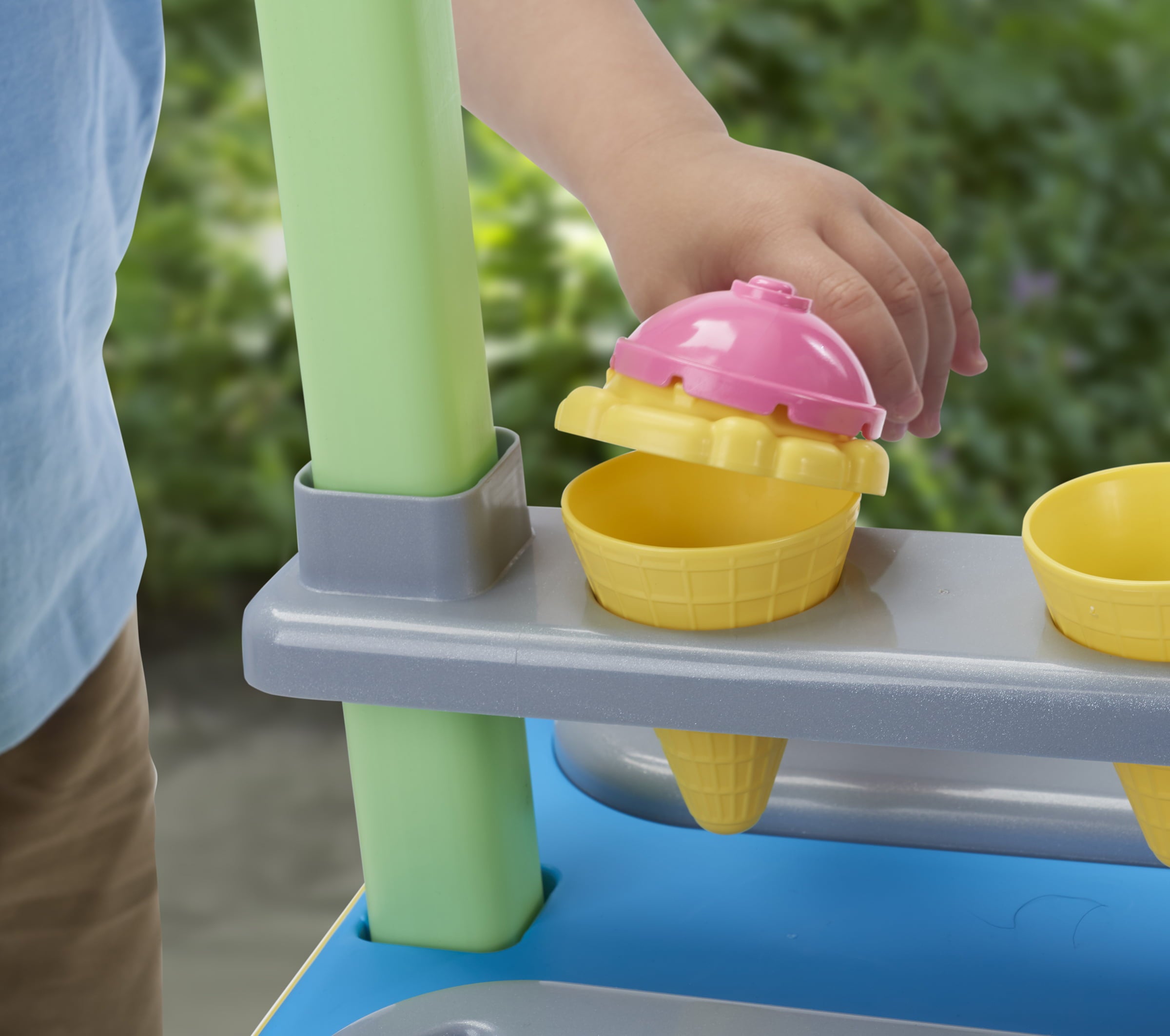 American Plastic Toys My Very Own Ice Cream Cart Unisex Indoor and Outdoor Play for Kids