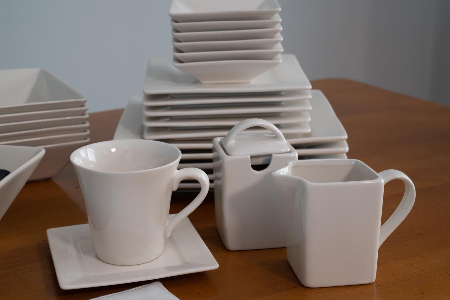 10 Strawberry Street Nova Square Banquet 45-Piece Dinnerware Set