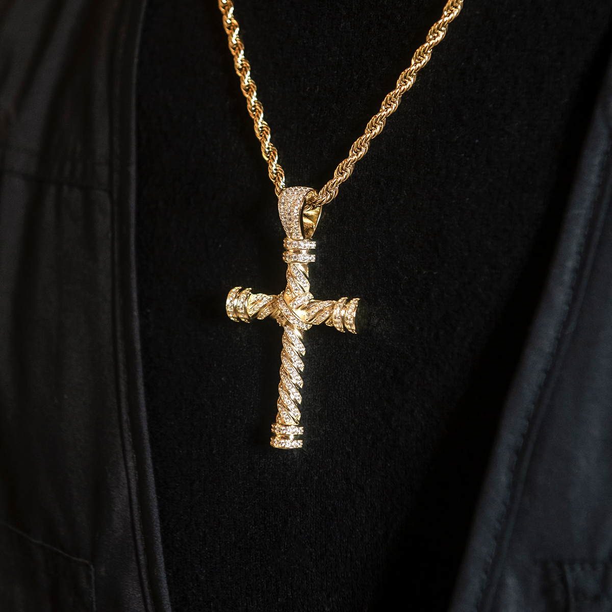 Diamond Rope Cross Pendant in Yellow Gold